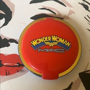 Rare MAC Wonder Woman Golden Lariat skinfinish